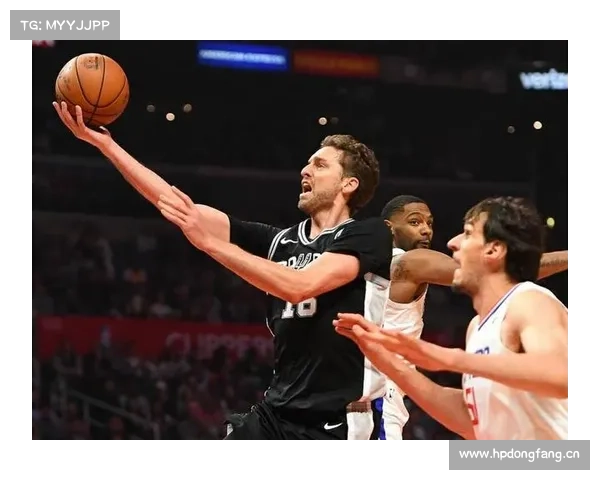 NBA常规赛,马刺103-113快船,26分逆转战胜马刺 ,赛季主场首胜。 NBA常规赛,马刺103-113快船,26分逆转战胜马刺 ,赛季主场首胜。